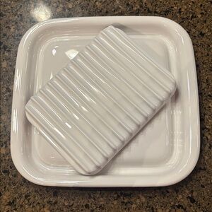 2  Vintage Corning ware White Dishes - MW-2 Microwave Browner Grill & MR-1 Rack